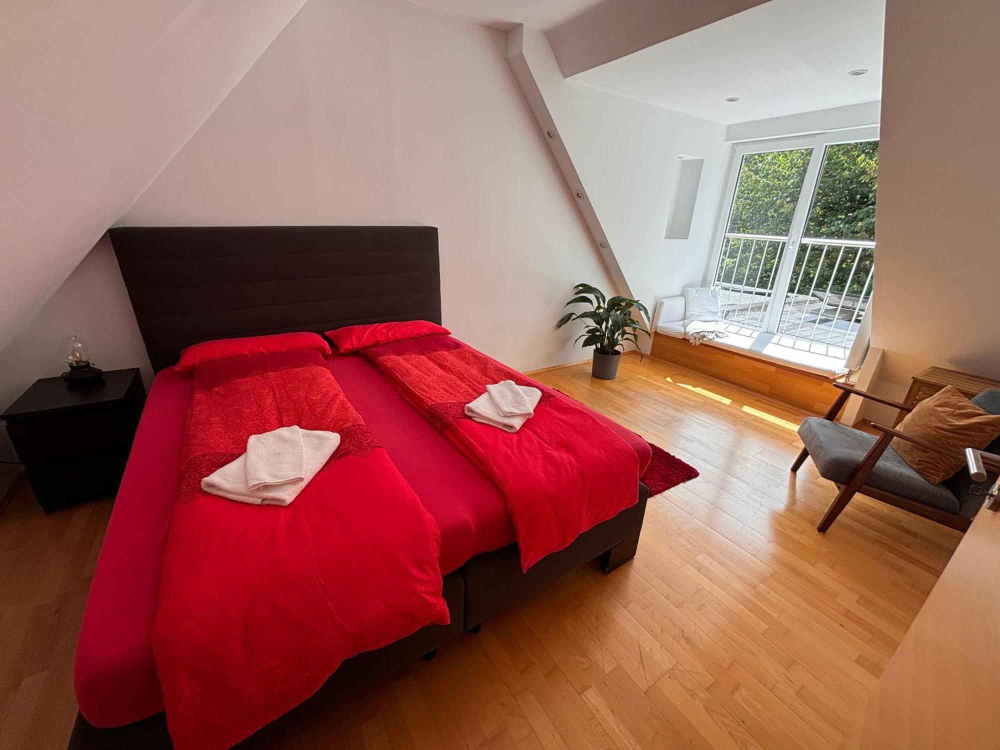 Messe, Uniklinikum, Grugapark - Charmante Wohnung Mit Dachterrasse In Guter Lage Essen Exteriör bild