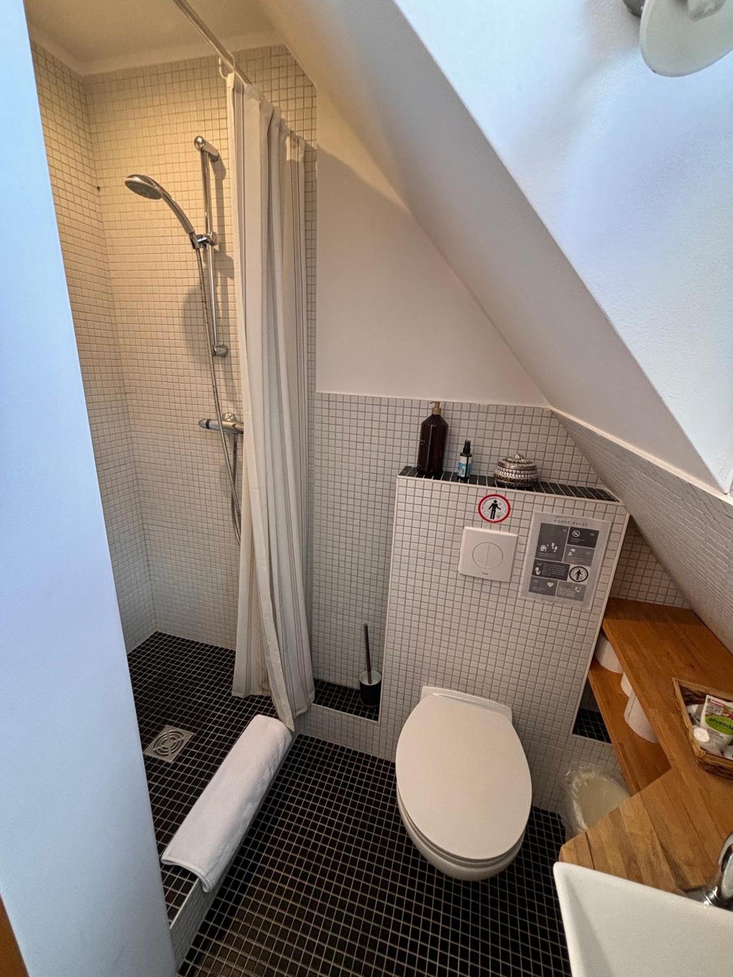 Messe, Uniklinikum, Grugapark - Charmante Wohnung Mit Dachterrasse In Guter Lage Essen Exteriör bild