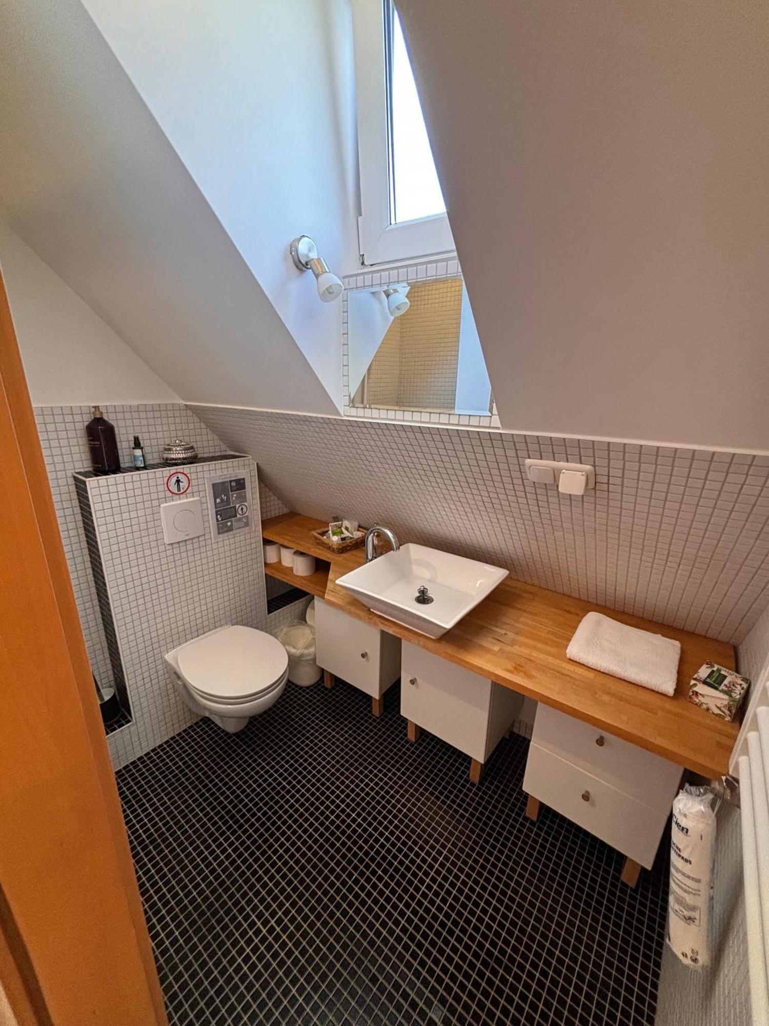 Messe, Uniklinikum, Grugapark - Charmante Wohnung Mit Dachterrasse In Guter Lage Essen Exteriör bild